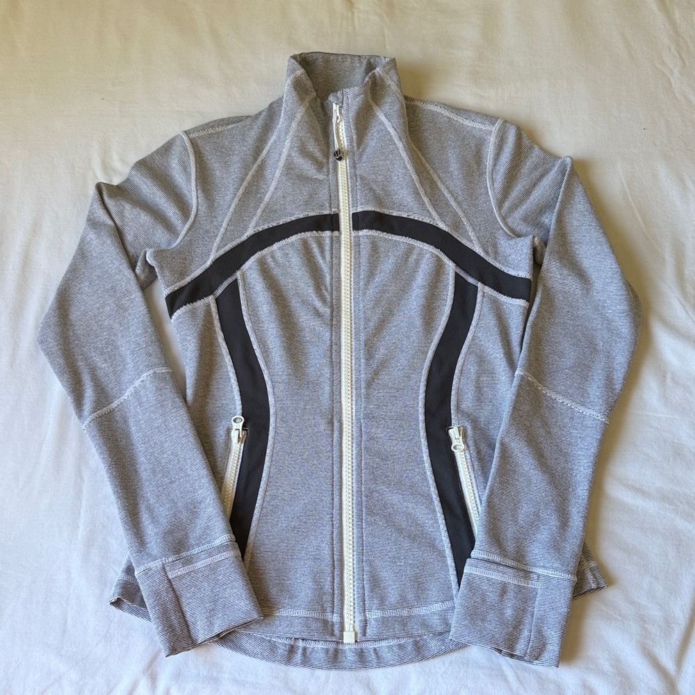 lululemon athletica Gray and white Define Zip-Up long sleeve jacket !!